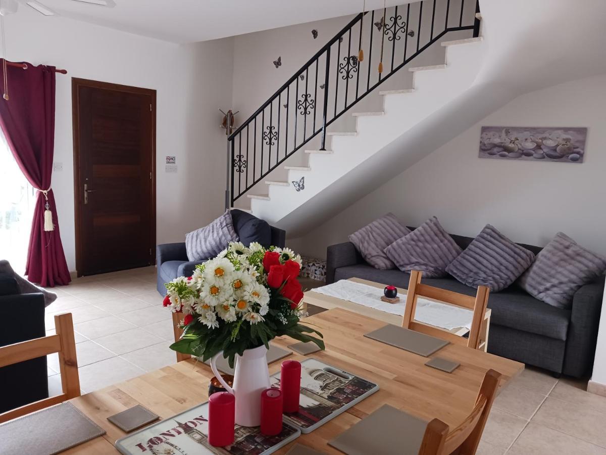 Villa Beautiful 2-Bed House In Mandria  Esterno foto
